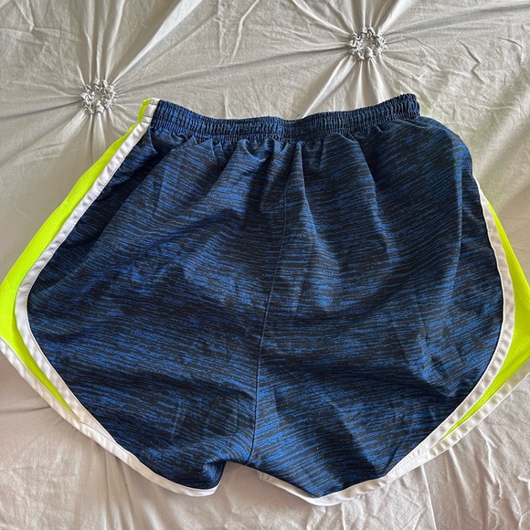 Nike Dri-Fit running short XS - Picture 2 of 3